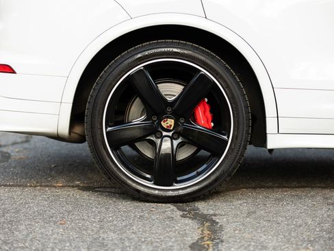 Used 2017 Porsche Cayenne GTS image 13