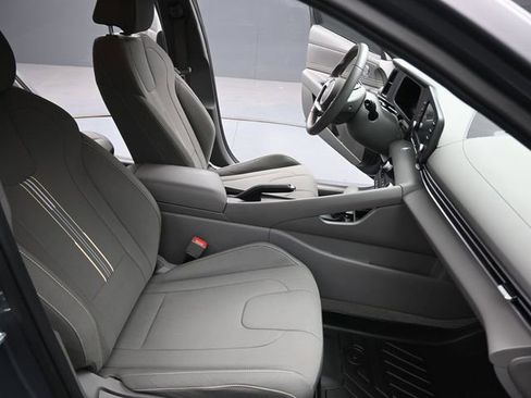 Used 2025 Hyundai Elantra Sport image 24