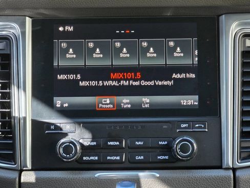 Used 2017 Porsche Macan image 22