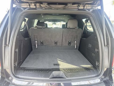 Certified 2024 Chevrolet Suburban LT RWD image 8