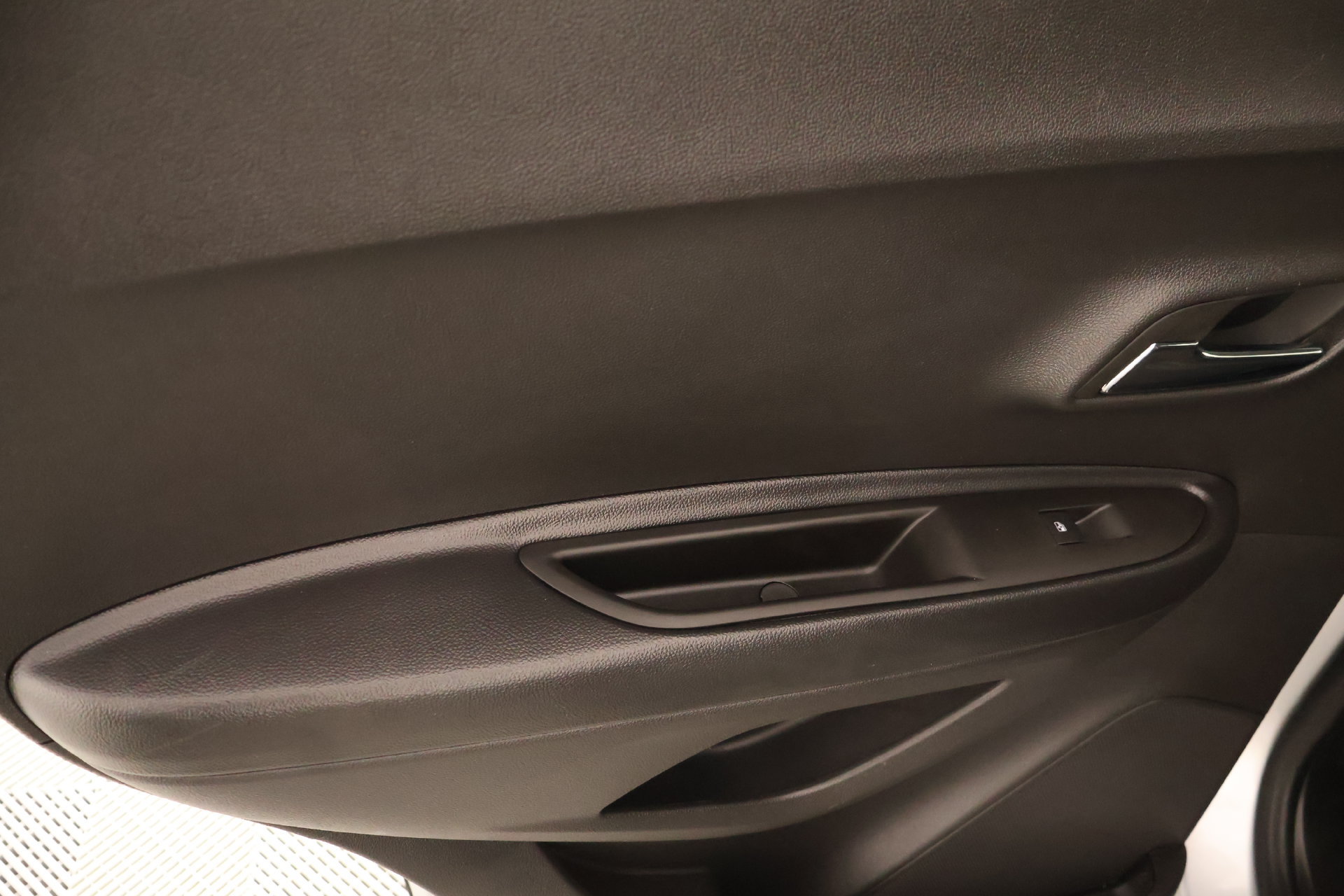 Used 2022 Chevrolet Trax LS w/ Tint and Cruise Package FWD image 15