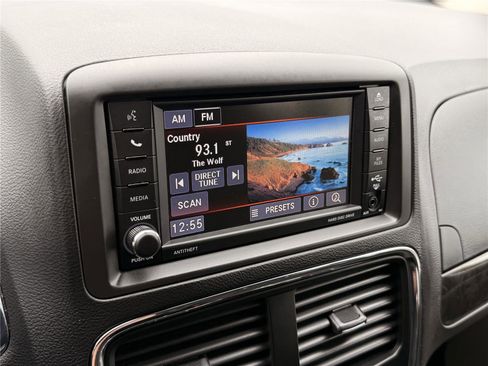 Used 2019 Dodge Grand Caravan SE image 23