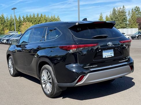 Used 2022 Toyota Highlander Platinum AWD/4WD image 6
