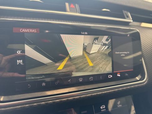 Used 2018 Land Rover Range Rover Velar R-Dynamic SE AWD/4WD image 17