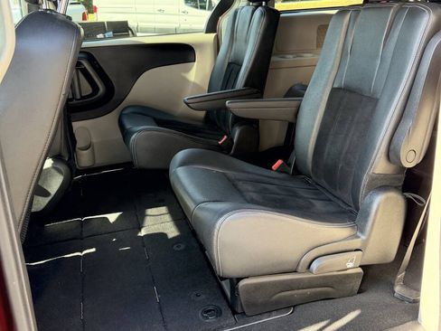 Used 2018 Dodge Grand Caravan SXT FWD image 12