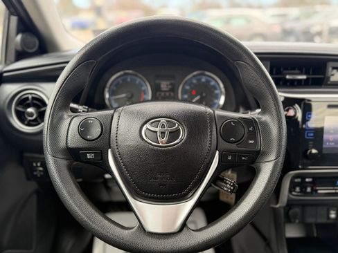 Used 2019 Toyota Corolla LE image 18