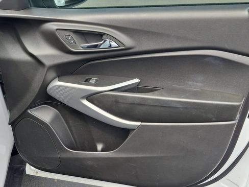 Used 2025 Chevrolet Trax LS FWD image 33