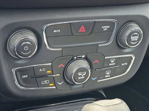 Used 2018 Jeep Compass Limited AWD/4WD image 12