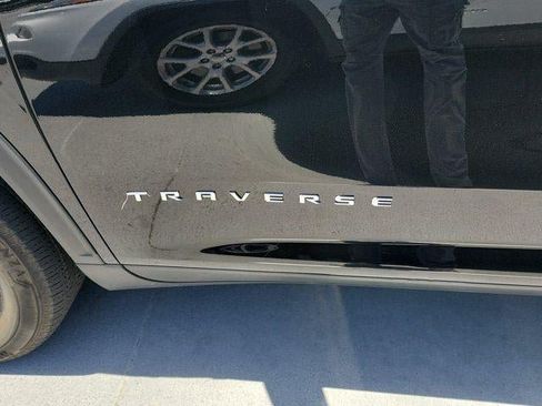 Used 2025 Chevrolet Traverse LT FWD image 9