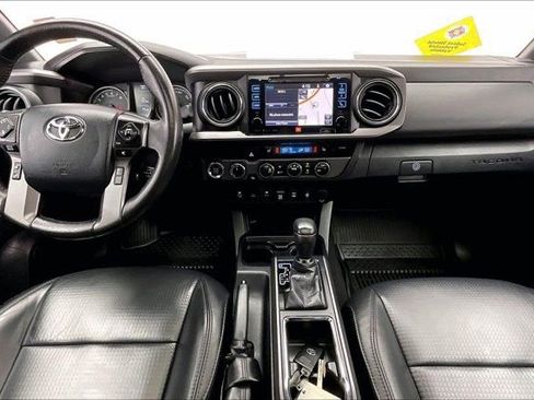 Used 2019 Toyota Tacoma TRD Sport image 15