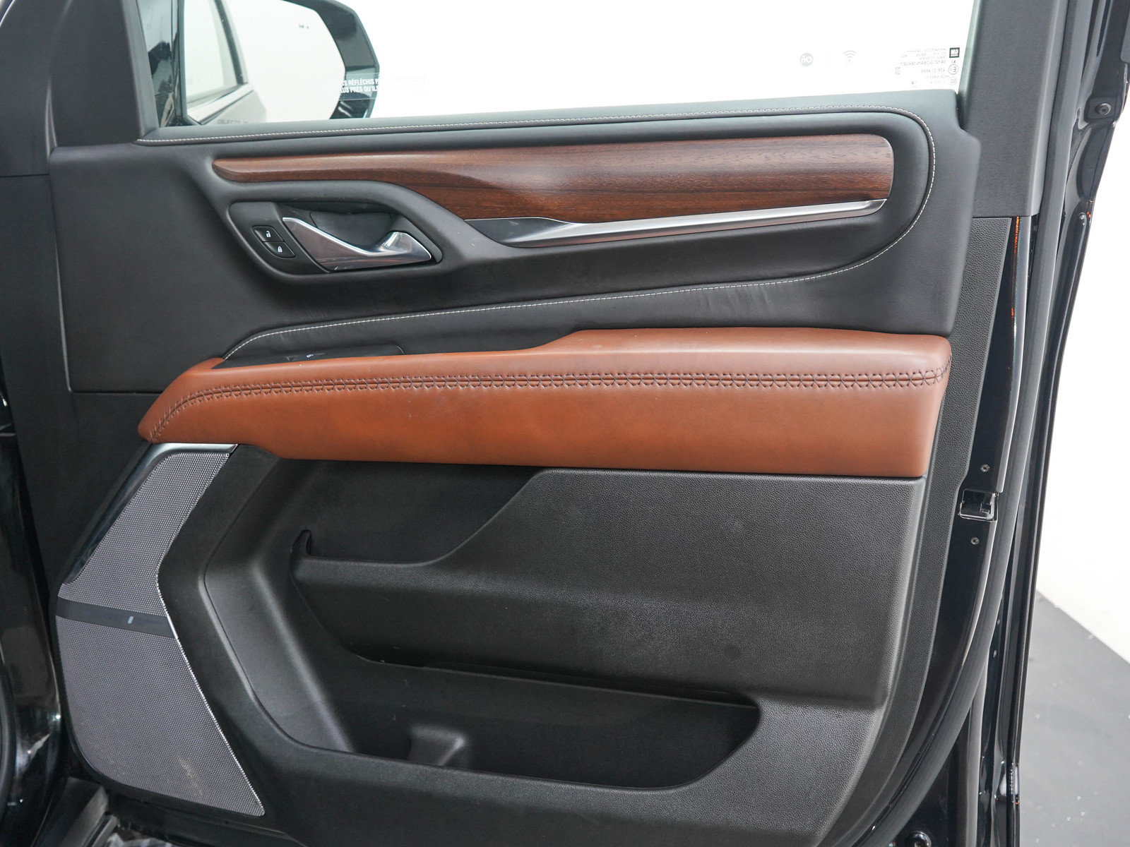 Used 2024 GMC Yukon Denali Ultimate AWD/4WD image 11