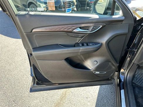 Used 2023 Buick Envision Avenir image 11