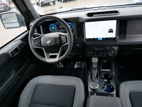 Used 2025 Ford Bronco 4-Door w/ Sasquatch Package AWD/4WD image 9
