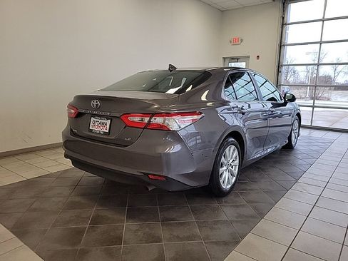 Used 2019 Toyota Camry LE image 5