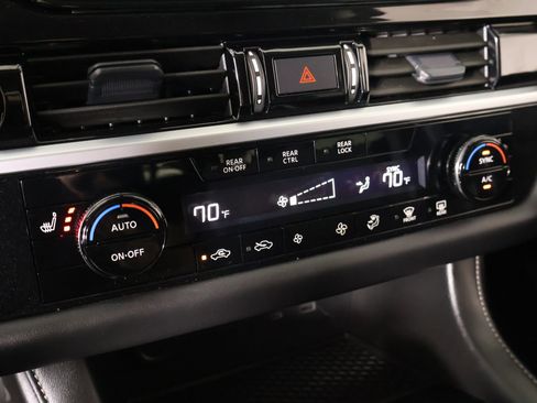 Used 2025 Nissan Pathfinder SV AWD/4WD image 7