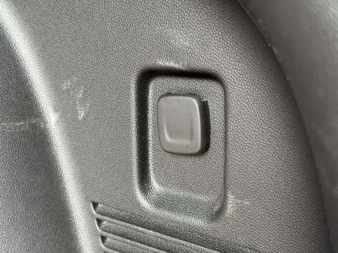 Used 2025 Chevrolet Blazer LT AWD/4WD image 9