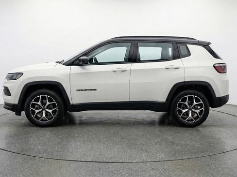 Used 2025 Jeep Compass Limited image 5
