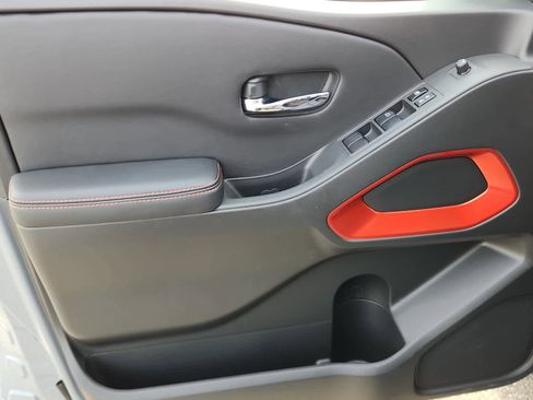 New 2025 Nissan Frontier PRO-4X w/ Black Accent Package image 9