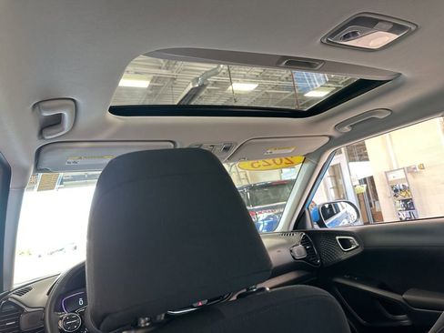 Used 2025 Kia Soul EX FWD image 39