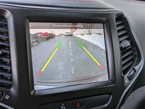 Certified 2020 Jeep Cherokee Trailhawk w/ Cold Weather Group AWD/4WD image 17