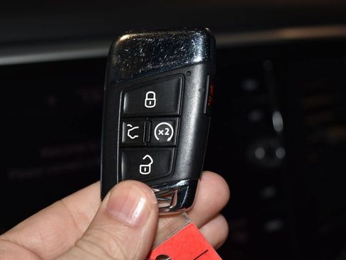 Used 2022 Volkswagen Atlas Cross Sport SEL image 19