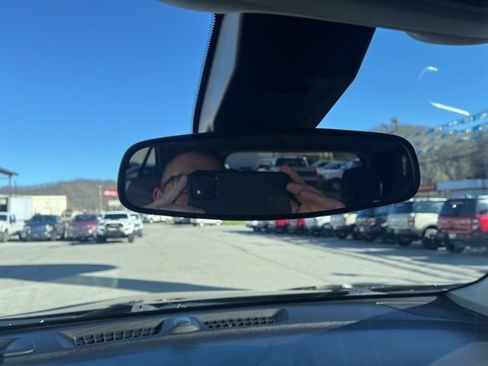 Used 2024 Chevrolet Equinox LT image 32