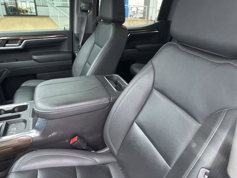 Used 2024 Chevrolet Silverado 1500 LT Trail Boss w/ LT Trail Boss Premium Package AWD/4WD image 3