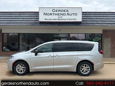 Used 2024 Chrysler Pacifica Touring-L FWD image 1