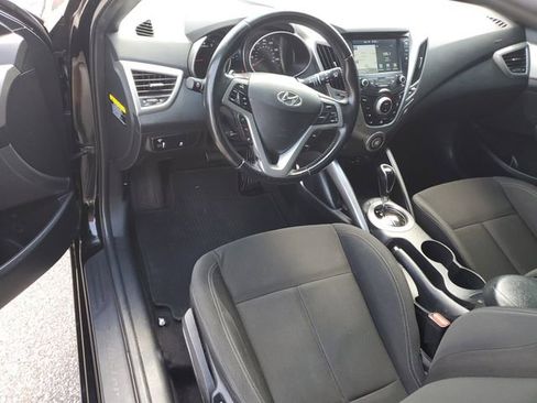 Used 2017 Hyundai Veloster Value Edition FWD image 10