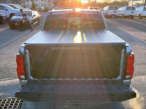 Used 2024 Chevrolet Colorado Z71 w/ Z71 Convenience Package 2 image 30