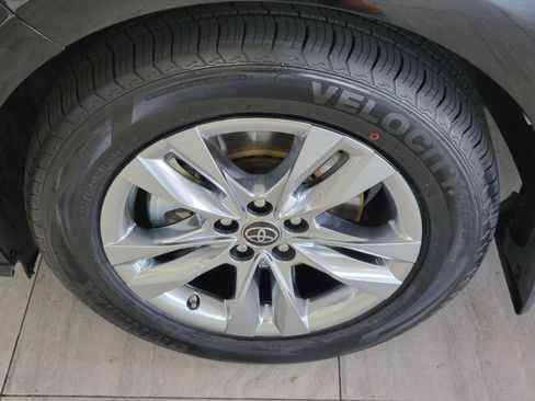 Used 2021 Toyota Sienna Limited FWD image 8