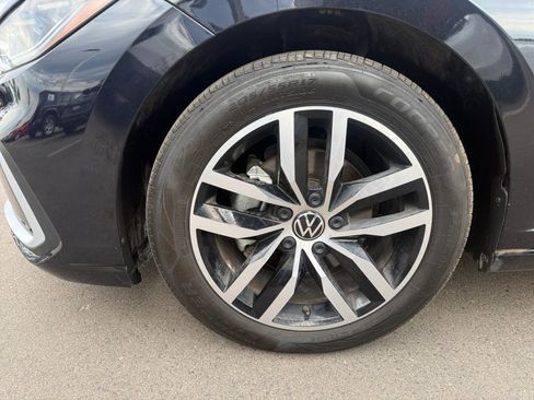 Used 2025 Volkswagen Jetta SE FWD image 24