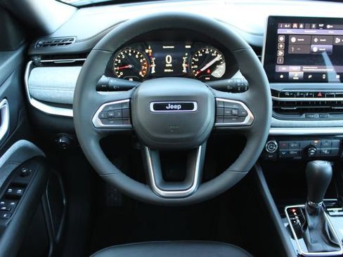 Used 2023 Jeep Compass Latitude AWD/4WD image 15