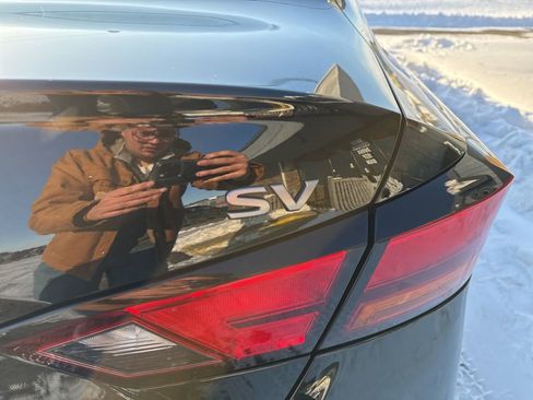 Used 2024 Nissan Altima 2.5 SV image 11