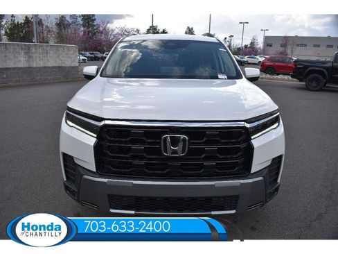 New 2026 Honda Pilot Touring image 2