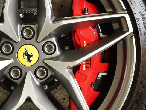 Used 2020 Ferrari 488 Pista Spider image 33