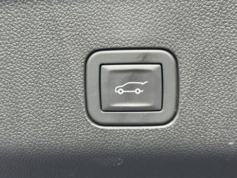 Used 2025 GMC Yukon AT4 Ultimate image 13