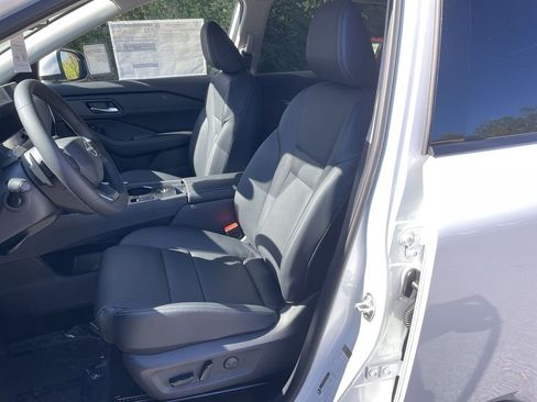 Certified 2025 Nissan Rogue SL w/ Tech Package FWD image 22