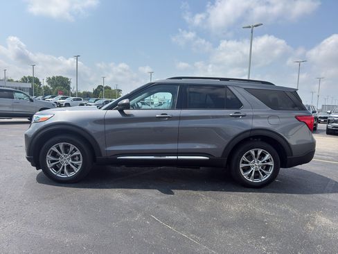 Used 2022 Ford Explorer XLT w/ Equipment Group 202A AWD/4WD image 6