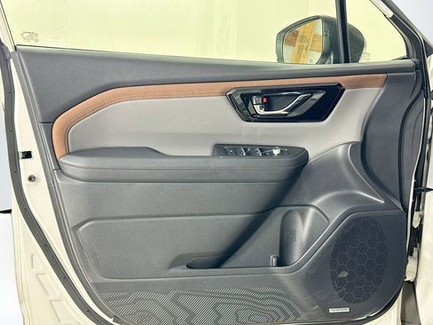 Certified 2025 Subaru Forester Sport image 9