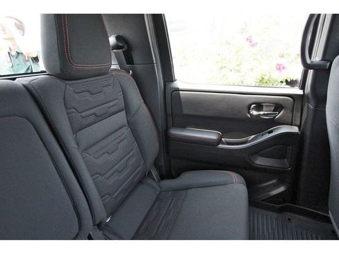 Used 2025 Nissan Frontier PRO-4X w/ Pro Convenience Package AWD/4WD image 10