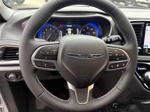New 2026 Chrysler Pacifica Select image 14