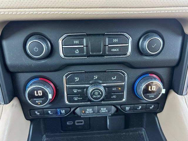 Used 2024 Chevrolet Tahoe Premier AWD/4WD image 21