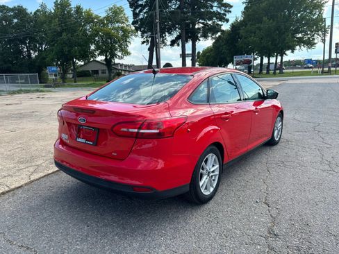 Used 2017 Ford Focus SE FWD image 5