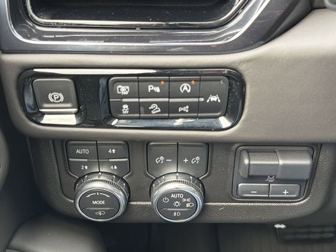Used 2025 GMC Yukon AT4 Ultimate w/ LPO, Floor Liner Package AWD/4WD image 11