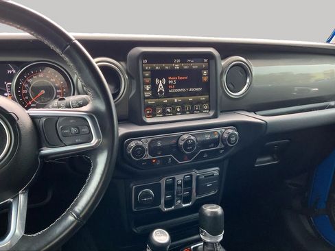 Used 2022 Jeep Wrangler Unlimited Sahara AWD/4WD image 7