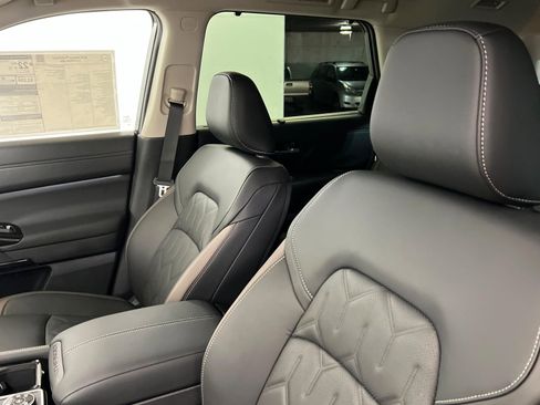 New 2026 Nissan Pathfinder Platinum AWD/4WD image 16