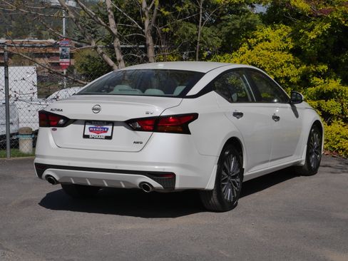 Used 2024 Nissan Altima 2.5 SV w/ SV Premium Package image 23