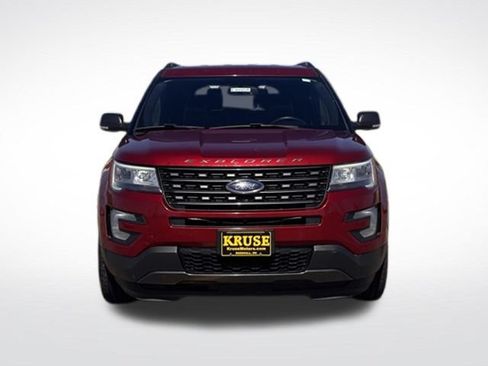 Used 2017 Ford Explorer XLT w/ Equipment Group 202A AWD/4WD image 42