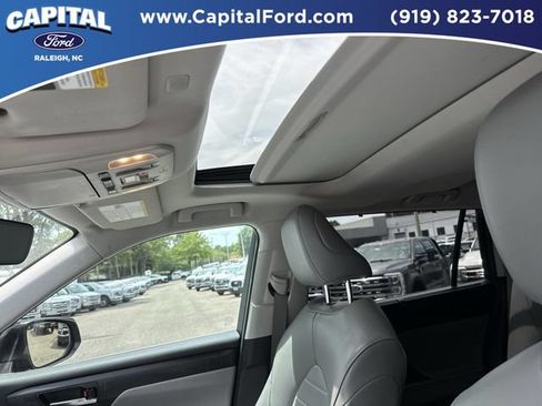 Used 2021 Toyota Highlander XLE AWD/4WD image 22